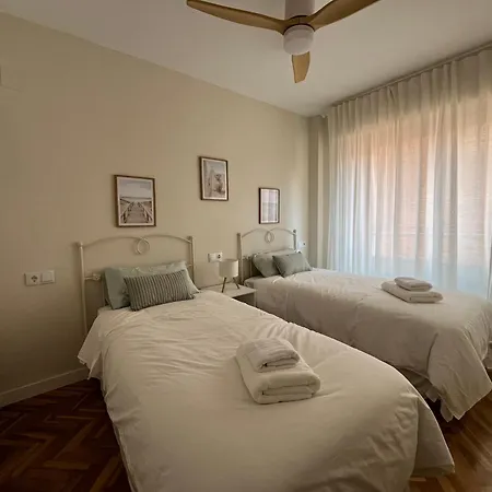 Rghost-apartamento Cervantes En Pleno Centro De 아파트